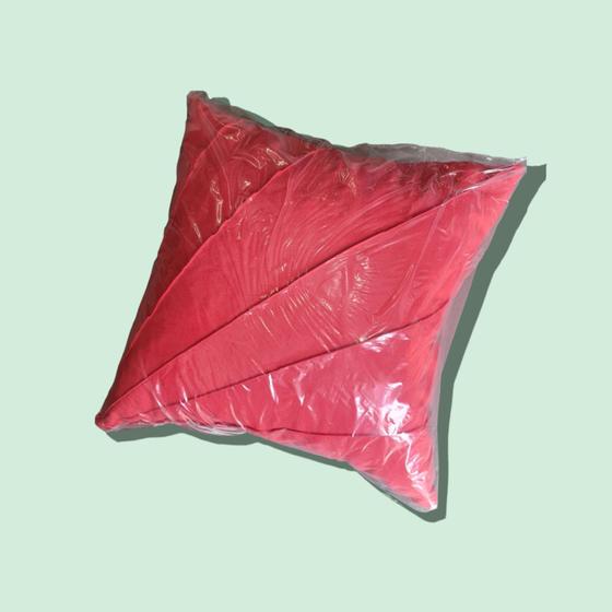 Imagem de Almofada Lisa Vermelha 40x40 em espuma de flocos com tecido de Poliéster - Rose Cortinas