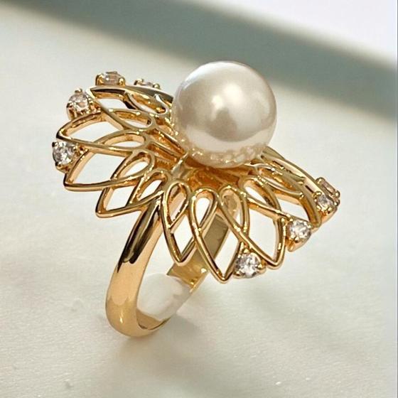Imagem de Anel com aramado e uma pérola shell banhado a ouro
