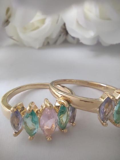 Imagem de Anel com pedras de zircônias colorido banhado a Ouro