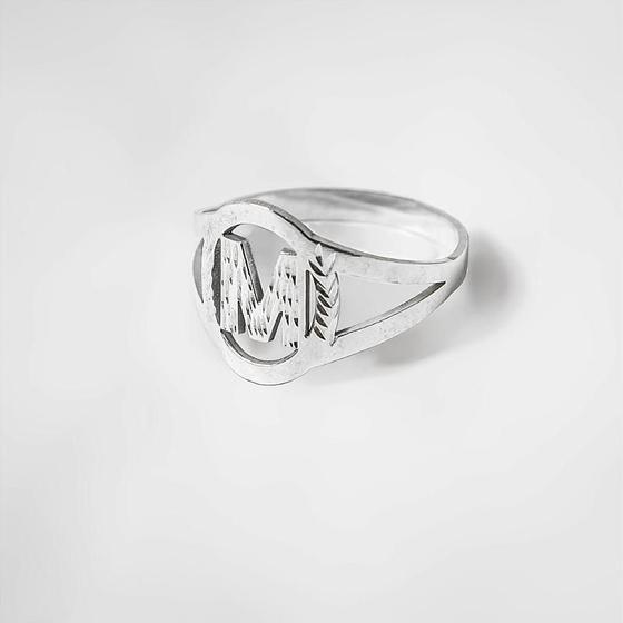 Imagem de Anel de Letra A a Z em Prata Esterlina 950: Personalize Seu Estilo com Elegância