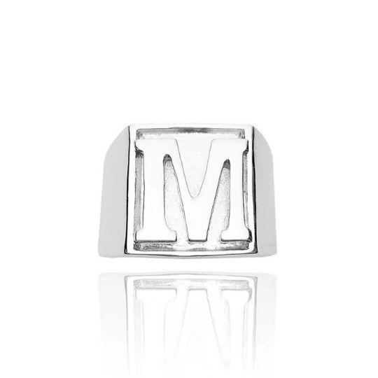 Anel Dedeira Masculina Letra M Em Relevo Banhado A Prata 925 Moderno Menor preço em Anel Dedeira Masculina Letra M Em Relevo Banhado A Prata 925 Moderno