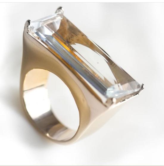 Imagem de Anel Horizontal em Cristal Translúcido