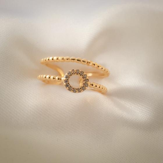 Imagem de Anel regulável Cinthia com dois filete e circulo de micro Zircônia banhado a ouro 18k .