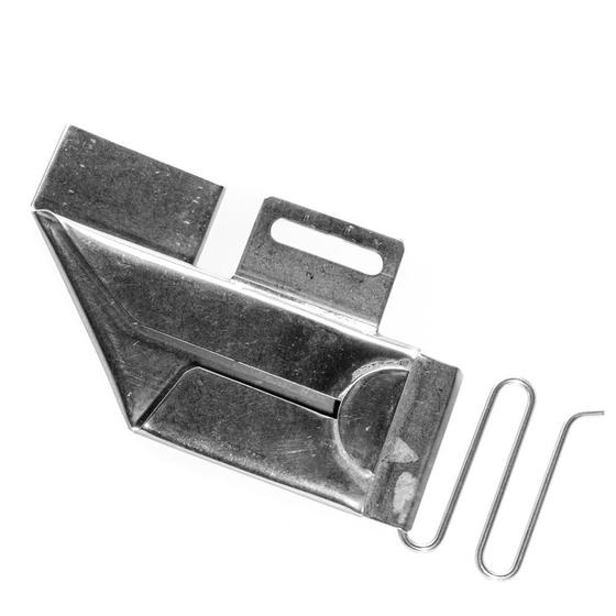 Imagem de Aparelho Passante desenvolvido para aplicação de detalhe entre costuras e gola utilizado na Overlock