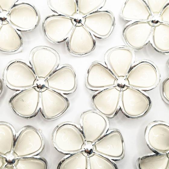 Imagem de Aplique Botão Flor Resina Branco com Prata 5 Pétalas 48mm 5pçs 27g
