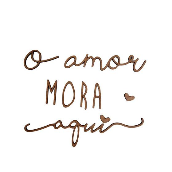 Imagem de Aplique Frase O Amor Mora Aqui