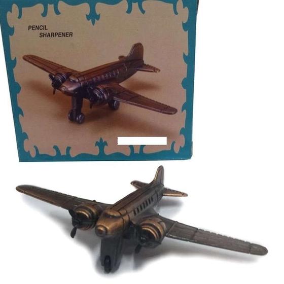 Imagem de Apontador de Metal Colecionável Modelo Avião DC-3 117AP