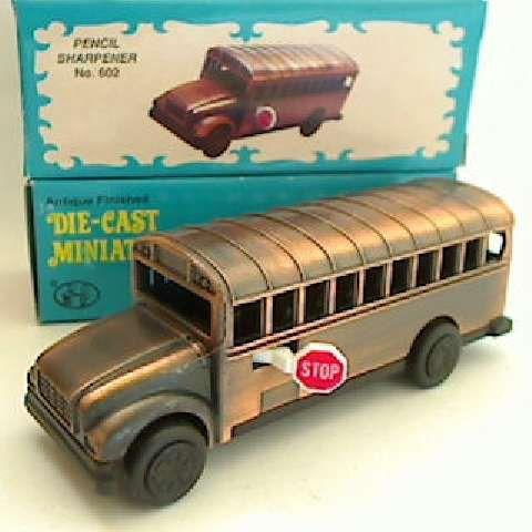 Imagem de Apontador de Metal Colecionável Modelo Ônibus Escolar 602AP