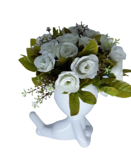 Arranjo boneco bob com mini rosas artificiais brancas - Darc flores e  arranjos - Bonecos - Magazine Luiza