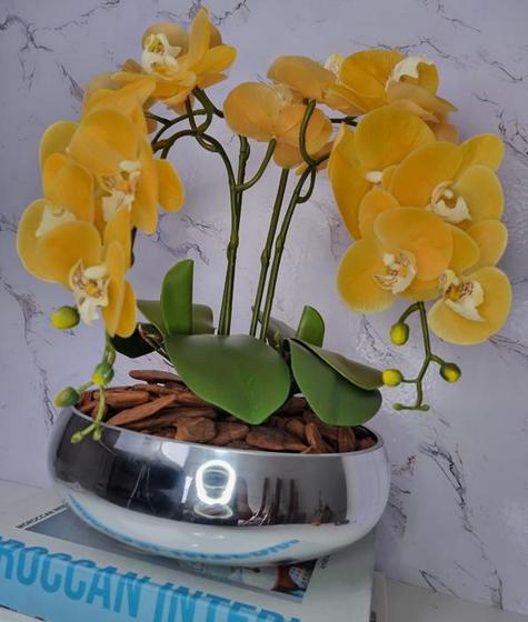 Imagem de Arranjo Com 4 Orquídeas Amarelo Vaso Prata 28cm