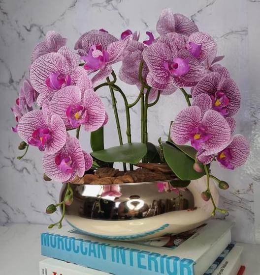 Imagem de Arranjo Com 4 Orquídeas Violeta Vaso Dourado 28cm