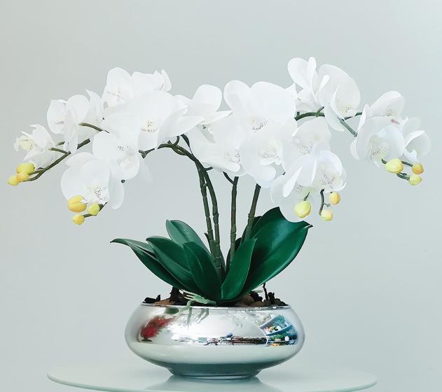 Arranjo de Flores Artificiais 4 Orquídeas Branca Vaso Prata - La Caza Store  - Flores de Natal - Magazine Luiza