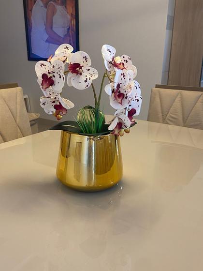 Arranjo de Orquídea Branca com Marsala Vaso dourado espelhado - Rojemac - Vasos  para Plantas - Magazine Luiza