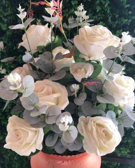 Arranjo de rosas branca com vaso rosé - C.P Importação - Flores Artificiais  - Magazine Luiza
