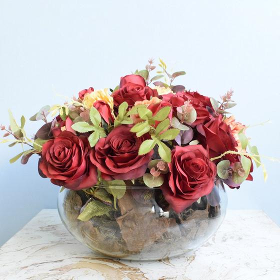 Imagem de Arranjo de Rosas Vermelhas Artificiais no Vaso de Vidro  Formosinha