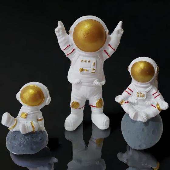 Imagem de Astronauta Na Lua - Trio de Astronautas de Resina