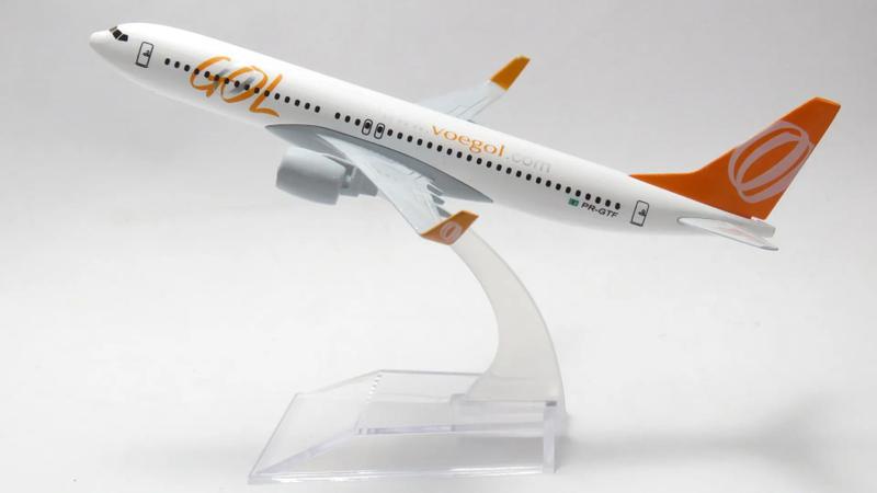 Imagem de Avião Comercial Airbus Boeing - Miniatura de Metal - 15cm