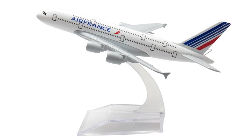 Imagem de Avião Comercial Airbus Boeing - Miniatura de Metal - 15cm