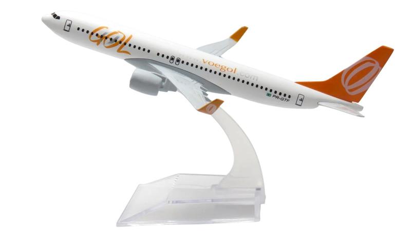 Imagem de Avião Comercial Boeing 737 GOL Linhas Aéreas - Miniatura de Metal 15,5 cm
