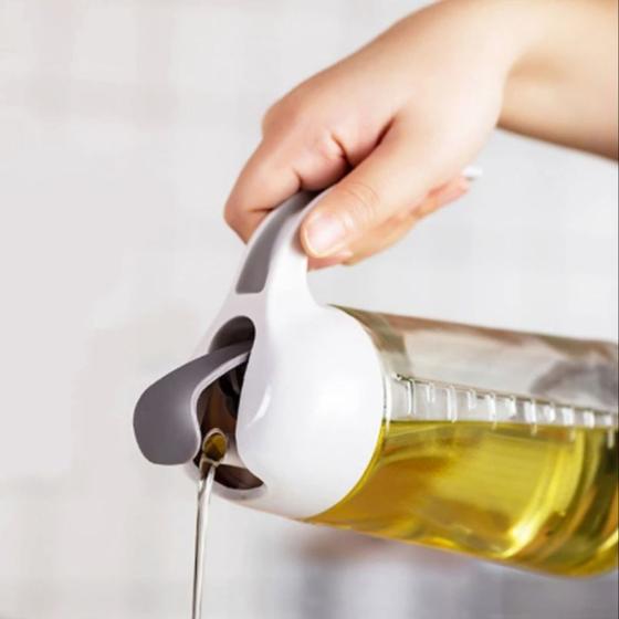 Azeiteiro / vinagreiro / porta óleo de vidro com tampa de plástico jarra 630ml Menor preço em Azeiteiro / vinagreiro / porta óleo de vidro com tampa de plástico jarra 630ml