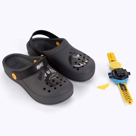Babuche Infantil Batman Batwatch Grendene Kids - Cinza e Preto Menor preço em Babuche Infantil Batman Batwatch Grendene Kids - Cinza e Preto