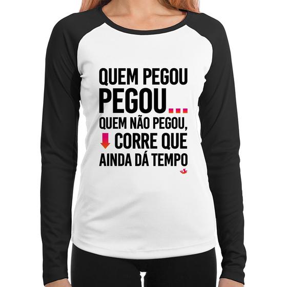 Baby Look Raglan Quem pegou, pegou Manga Longa - Branco - Foca na Moda Menor preço em Baby Look Raglan Quem pegou, pegou Manga Longa - Branco - Foca na Moda