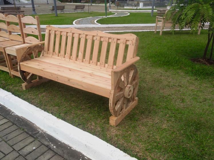 Imagem de Banco rústico modelo roda de carroça jardin