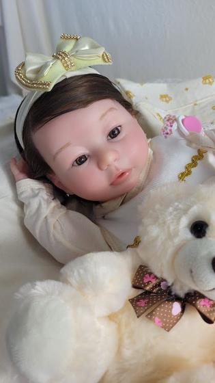 Imagem de Bebê Reborn Menina Realista Toma Banho Cabelo Fio a Fio