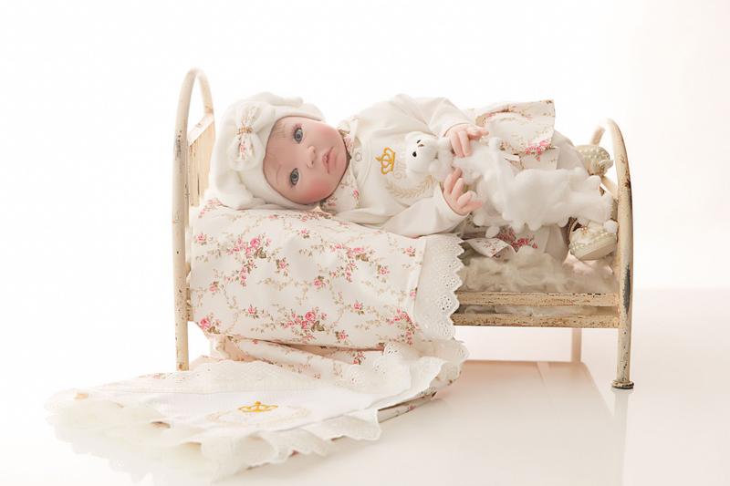 Imagem de Bebê Reborn Realista Princesa Loira Creme Membros Silicone