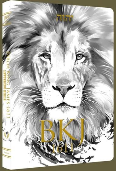 BIBLIA KING JAMES 1611 - ULTRAFINA LETTERING BIBLE LEAO CAPA BRANCA - Menor preço em BIBLIA KING JAMES 1611 - ULTRAFINA LETTERING BIBLE LEAO CAPA BRANCA -