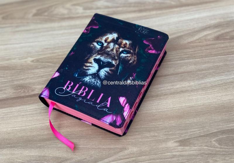 Imagem de Bíblia pequena leão Dalila  Biblia de bolsa Com Harpa e corinhos E Índice Capa exclusiva