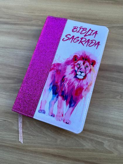 Imagem de Biblia Premium glitter rosa leão inteiro  Letras Grandes Com Harpa E Corinhos