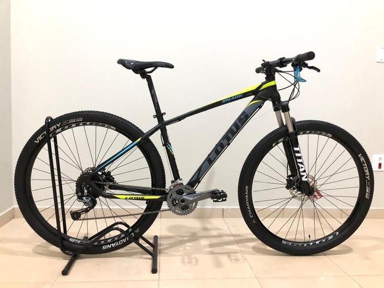 Bicicleta Lotus Shark Aro 29 Tam 17.5 Kit Alivio 27 marchas Suspensão Trava no Guidão Menor preço em Bicicleta Lotus Shark Aro 29 Tam 17.5 Kit Alivio 27 marchas Suspensão Trava no Guidão