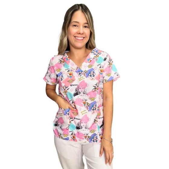 Blusa Bata Scrub Pijama Cirúrgico - Oxfordine - Mulher Maravilha Menor preço em Blusa Bata Scrub Pijama Cirúrgico - Oxfordine - Mulher Maravilha