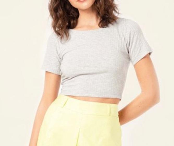 Imagem de Blusa cropped basica tendencia canelada gola rasa manga curta