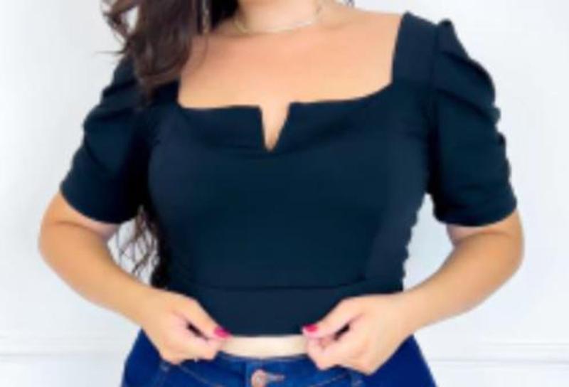 Imagem de Blusa cropped decote V manga curta bufante plus size poliéster feminino elegante