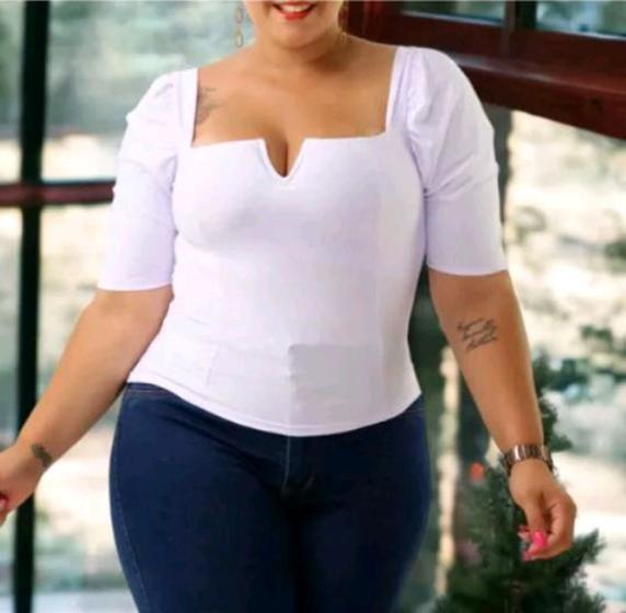 Imagem de Blusa cropped decote V manga curta bufante plus size poliéster