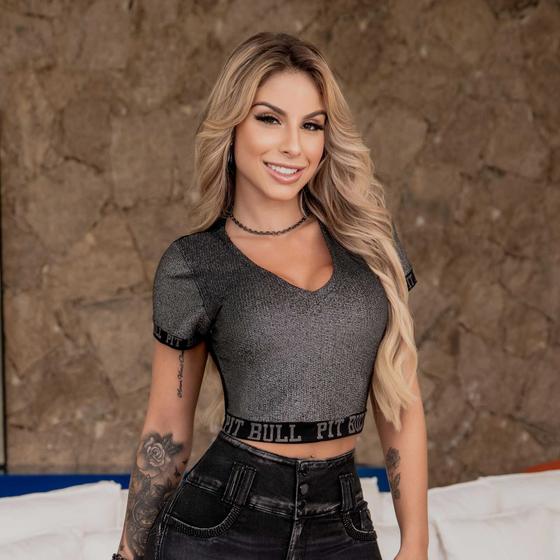 Blusa cropped feminina pit bull jeans 