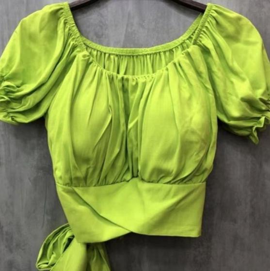 Imagem de Blusa Cropped top feminino manga ciganinha bufante com amarração nas costas viscose moda princesa