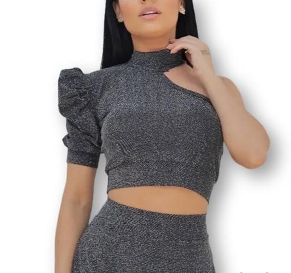 Imagem de blusa feminina cropped lurex um ombro só bufante recorte gola alta