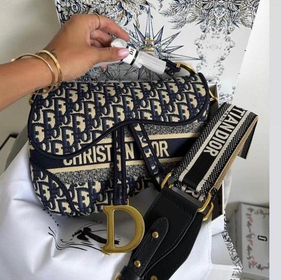 Imagem de Bolsa feminina bordada com caixa com número de série