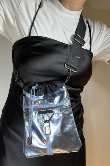 Imagem de Bolsa Pequena Bag Pocket Plus Couro Legítimo Azul Céu Metalizado