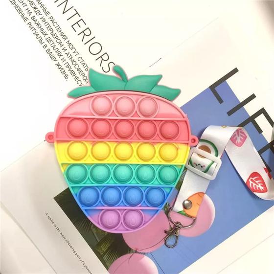 Imagem de Bolsa pop it de silicone formato morango divertido para crianças brinquedo infantil