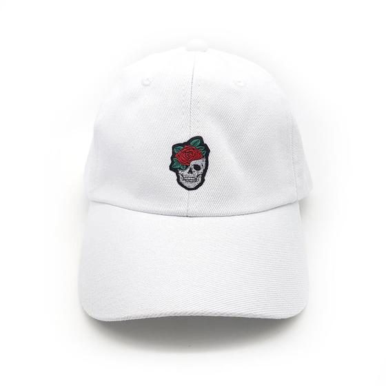 Imagem de Boné Strapback Baseball Branco Caveira Com Rosa Côrte