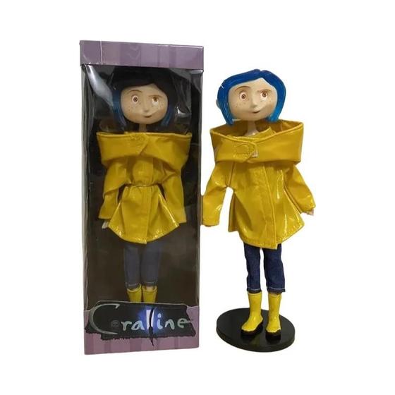 Imagem de Boneca Articulada Coraline Anime - Com Capa de Chuva, Camisola Listrada e Camisa