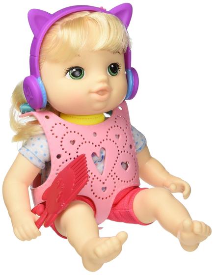 Imagem de Boneca Baby Alive Carrega e Vai com Cabelo Castanho Claro e Roupinha Colorida