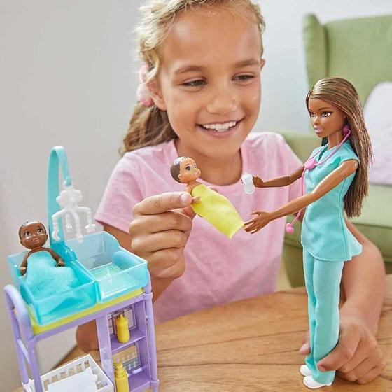 Imagem de Boneca Barbie Professora de Arte da Mattel