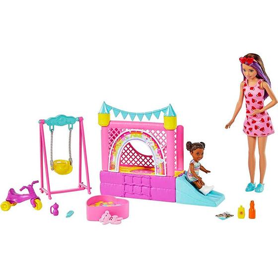 Imagem de Boneca Barbie Skipper Babysitters com Cenário Parque Infantil Pula-Pula - HHB67 - Mattel