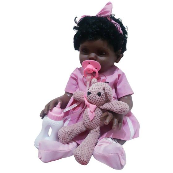 Imagem de Boneca Bebê Realista Bela Negra de Silicone Pode dar Banho Com 8 Acessórios Brink+