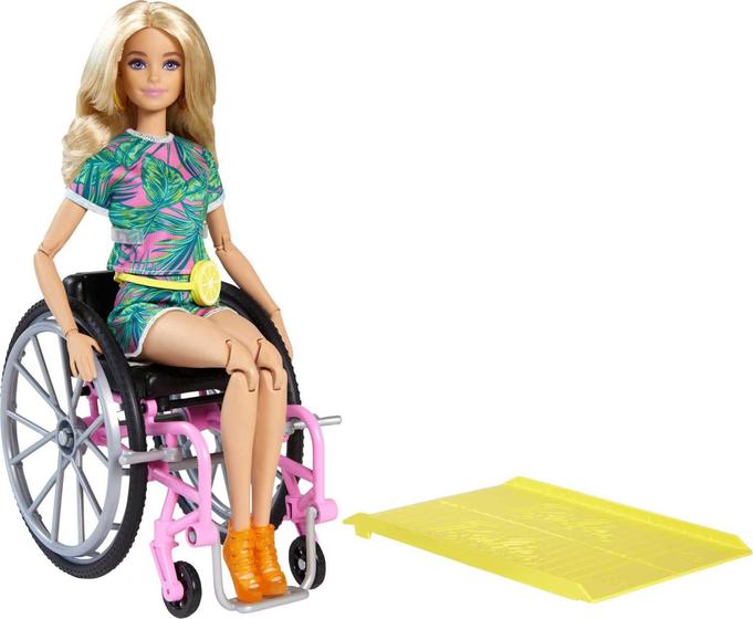 Imagem de Boneca Fashion Barbie Fashionistas 165 com cadeira de rodas e rampa